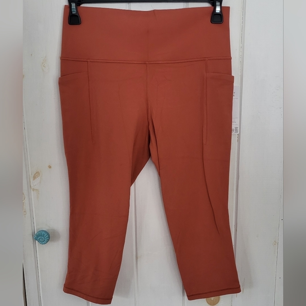 Athleta Salutation Stash Pocket In Powervita Capri Athletic Legging
